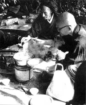Jôkô Shibata cooking with Yokoyama Sodô Roshi