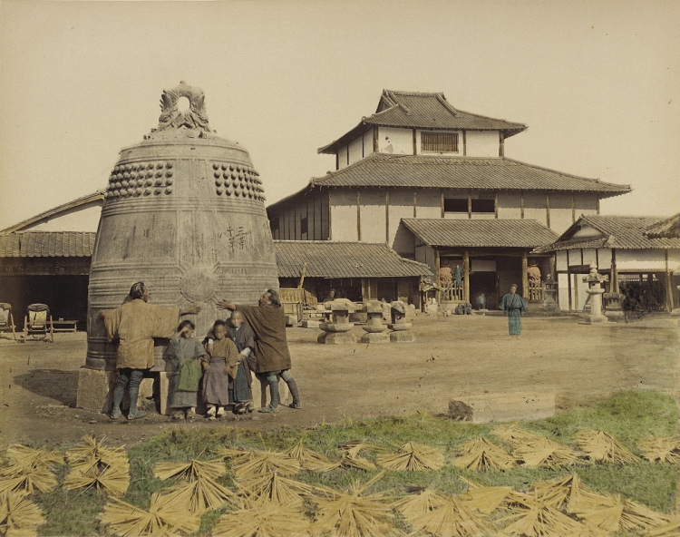 Large Bell at Daibutsu